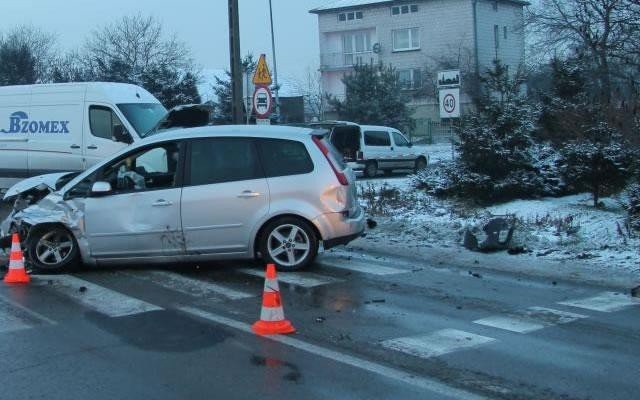 Oświęcim - wypadek na Zatorskiej. Dwie osoby poszkodowane. AKTUALIZACJA