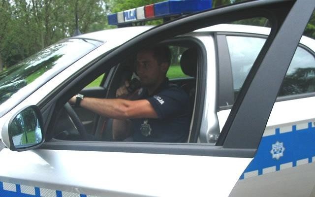 Oświęcim - zamiast na lekcje, poszli zapalić. Trafili na... patrol policji