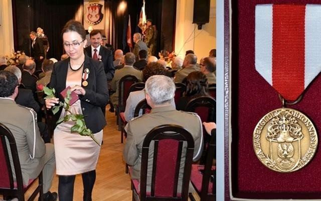 Oświęcim - odznaczenie wojskowe dla Wójt Małgorzaty Grzywy