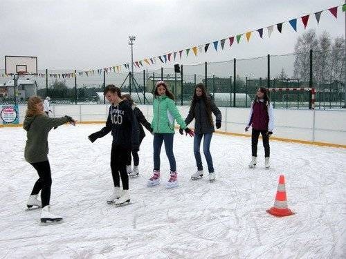 CHEŁMEK. Świąteczne kalorie można spalić jeżdżąc na łyżwach – ZOBACZ ZDJĘCIA