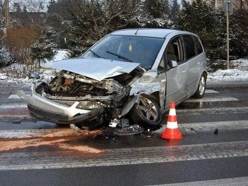 OŚWIĘCIM - AKTUALIZACJA. Wymusiła pierwszeństwo. Dwie osoby trafiły do szpitala - ZOBACZ ZDJĘCIA