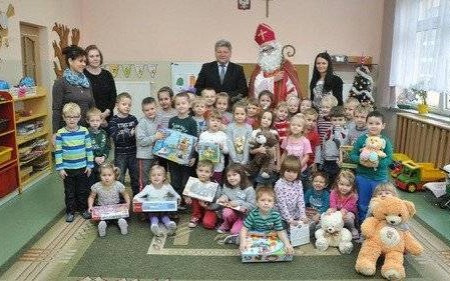 GORZÓW. Burmistrz z Mikołajem przynieśli prezenty