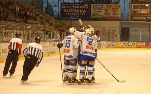 HOKEJ NA LODZIE. Pierwsze gole Jana Danecka. Debiut Jirziego Zdenka