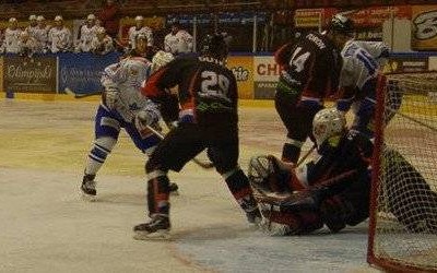 HOKEJ NA LODZIE. Porażka po walce