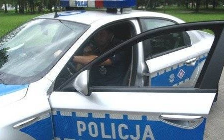 OŚWIĘCIM. Pijana kobieta szła środkiem ulicy, później znieważyła policjantów
