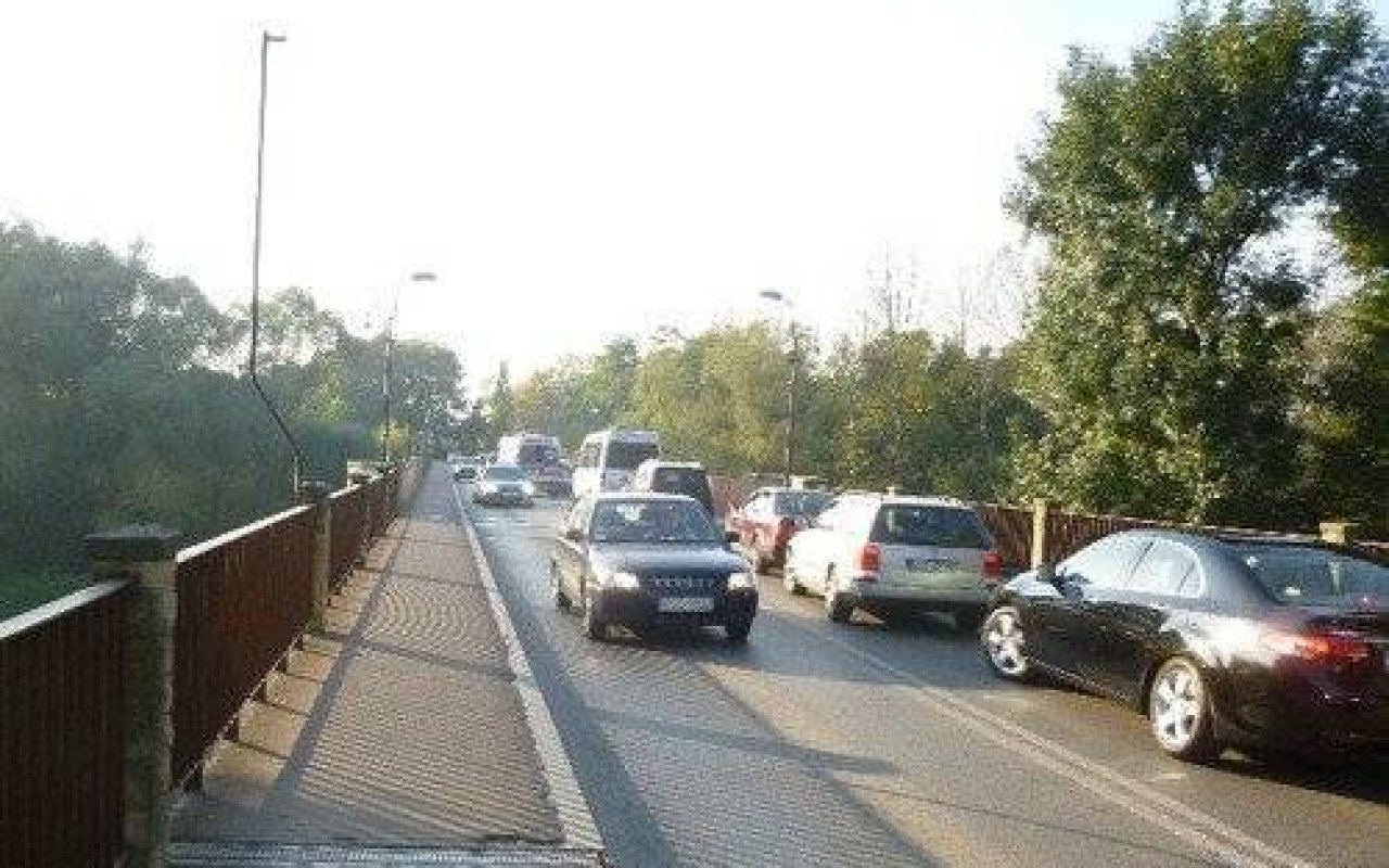 OŚWIĘCIM. Karetka w korku na moście Piastowskim