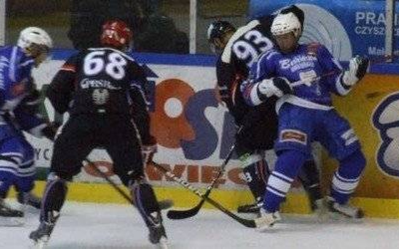 HOKEJ NA LODZIE. Unia kompletuje zwycięstwa