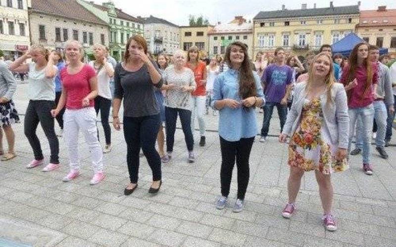 OŚWIĘCIM. Jackowe Granie i tańce na rynku - ZDJĘCIA