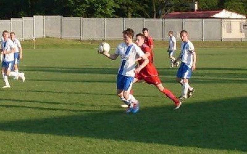 PIŁKA NOŻNA. Obrońca trofeum gra dalej