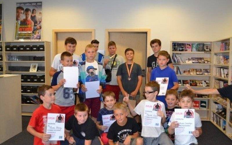 ROZRYWKA. Miłośnicy futbolu na elektronicznym boisku