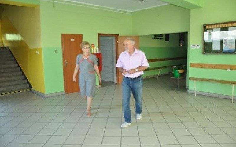 POWIAT. Starosta Krawczyk wizytuje szkoły