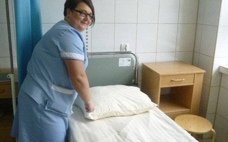 OŚWIĘCIM. Przywieźli kolejne szpitalne łóżka z Niemiec