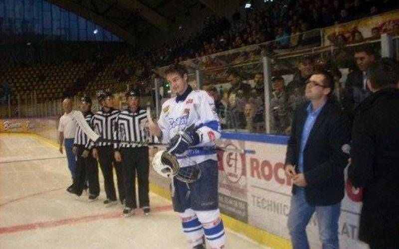 HOKEJ NA LODZIE. W pełni lata... pierwsze powołania