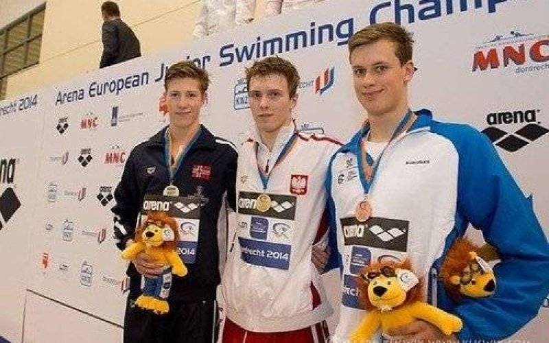 PŁYWANIE. Grad medali! Świetna Janiczek i Wojdak. Znakomite sztafety