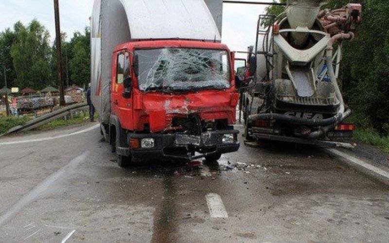 POLICJA. Zderzenie dwóch samochodów ciężarowych. Ranny jeden z kierowców