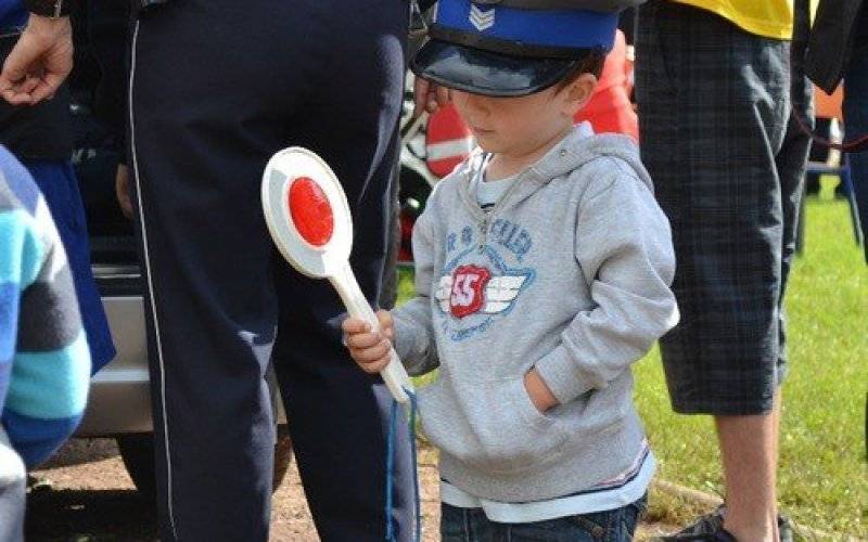 POWIAT. Beztroska zabawa może się zakończyć źle... Akcja „Bezpieczne wakacje”: prewencja, profilaktyka i kontrole
