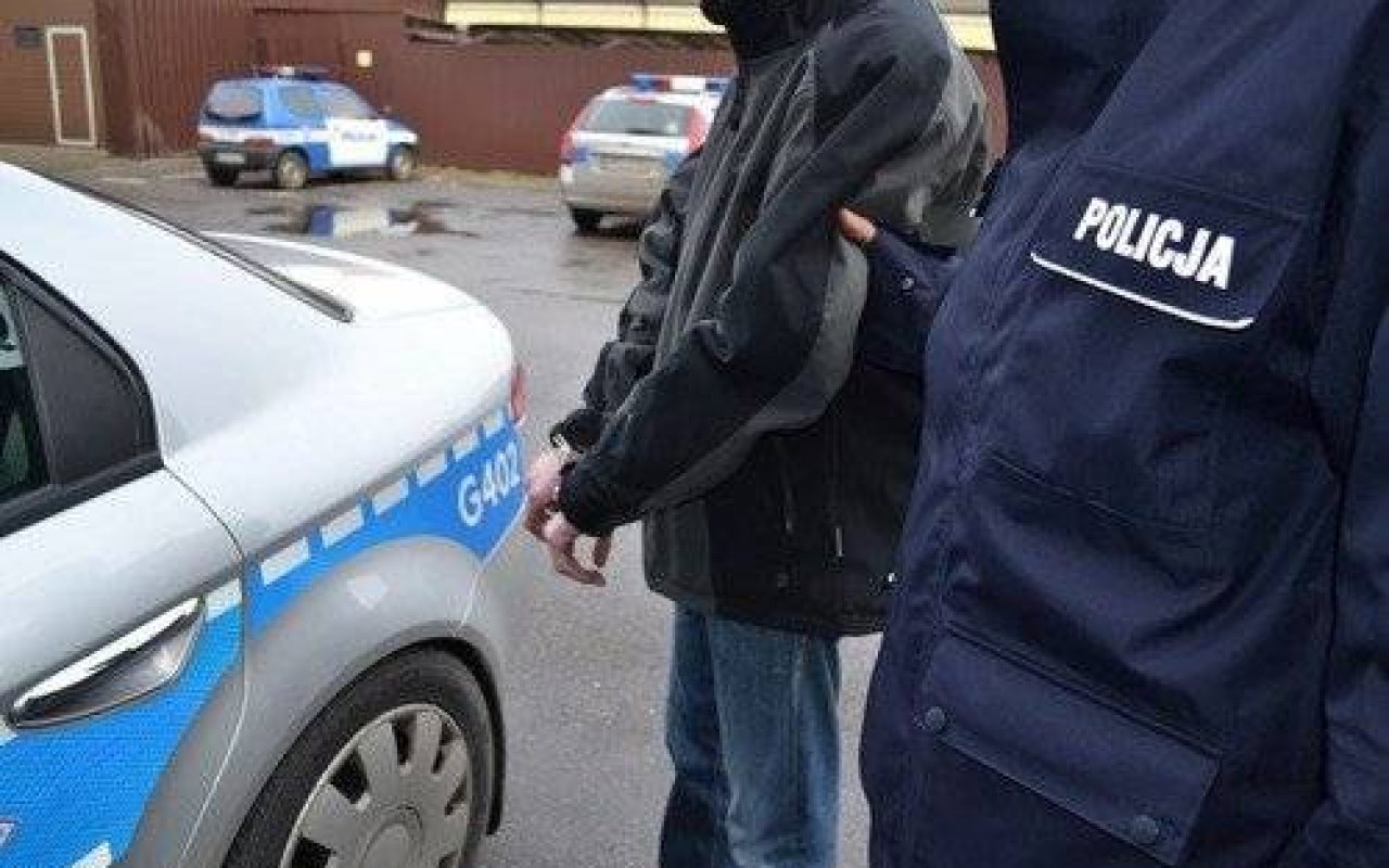 OŚWIĘCIM. 25-latek uderzył kobietę i uszkodził samochody. Grozi mu do 5 lat więzienia.