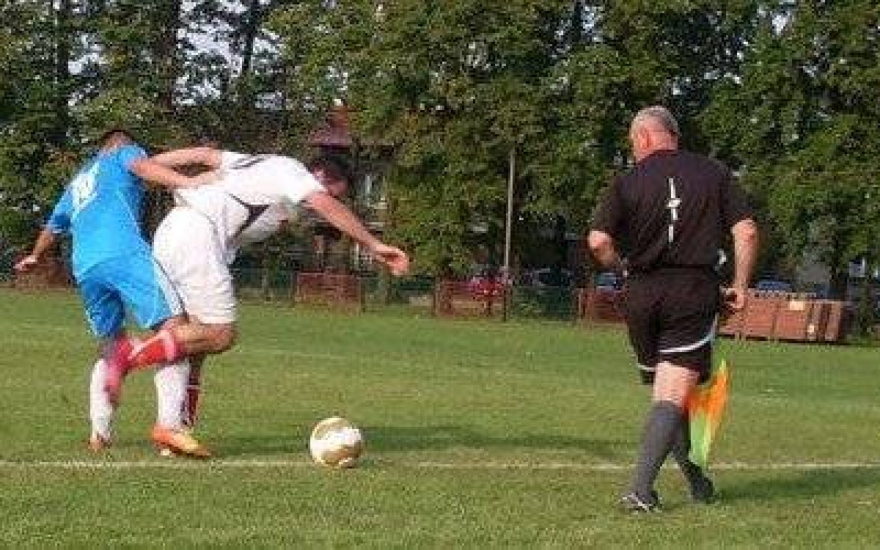 PIŁKA NOŻNA. Męczarnie solarzy. Kompromitacja Unii