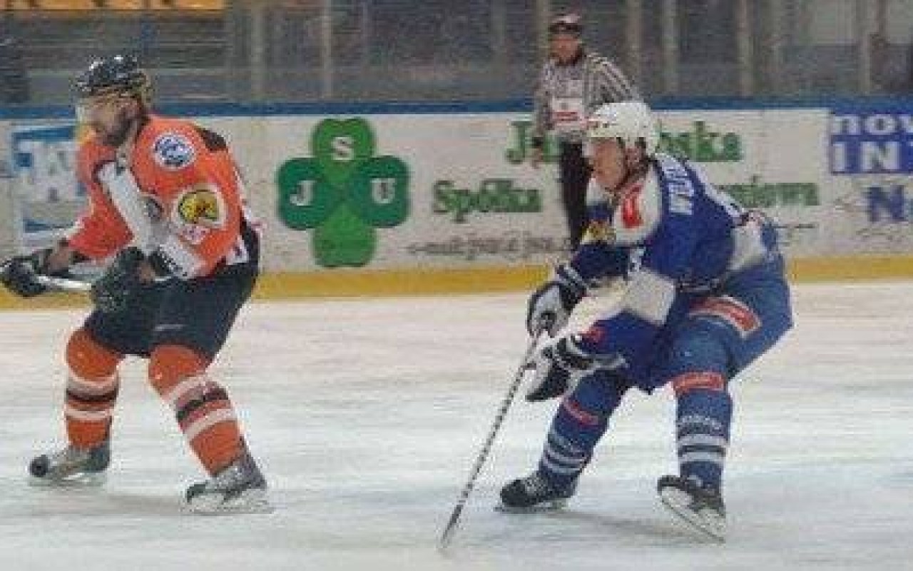 HOKEJ NA LODZIE. Czwarty do brydża...