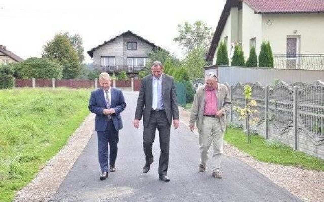 NOWA WIEŚ. Nowa nawierzchnia na Fredry