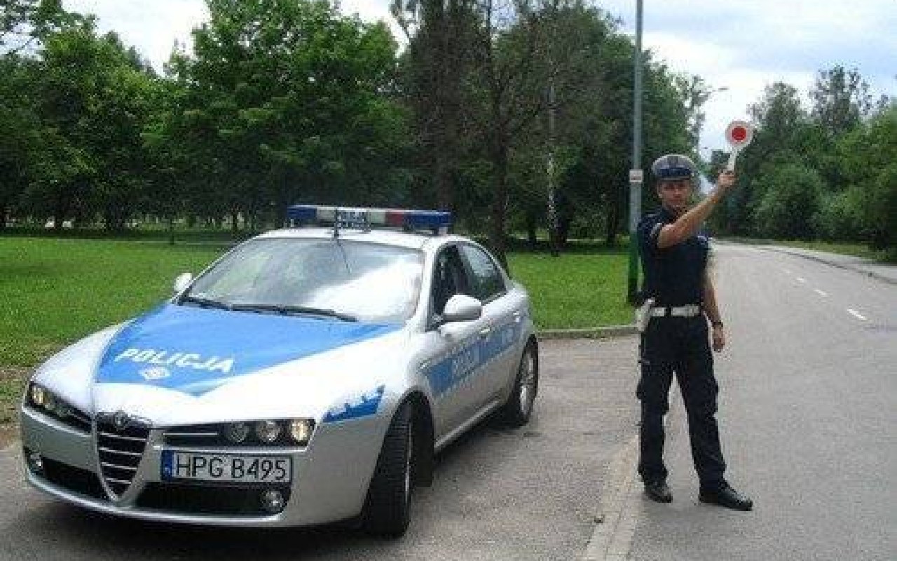 OŚWIĘCIM. Jechał ulicą Fabryczną mając ponad 3,5 promila. Na szczęście ktoś wezwał policję