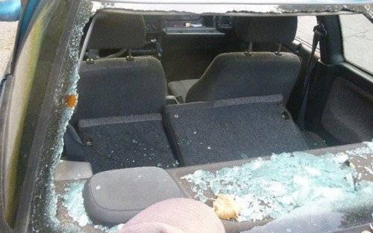 OŚWIĘCIM. Wrak na ścieżce rowerowej straszy od tygodni