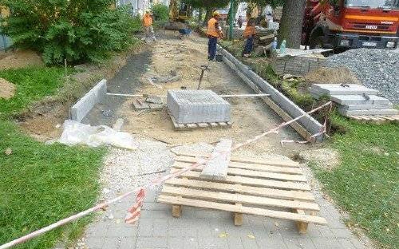 OŚWIĘCIM. Walka o każdy centymetr, byle dalej od okna