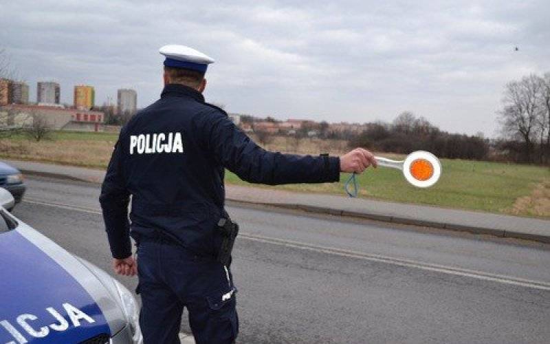 OŚWIĘCIM. Chciał ominąć auto stojące przed przejściem dla pieszych. Potrącił 3-letnią dziewczynkę
