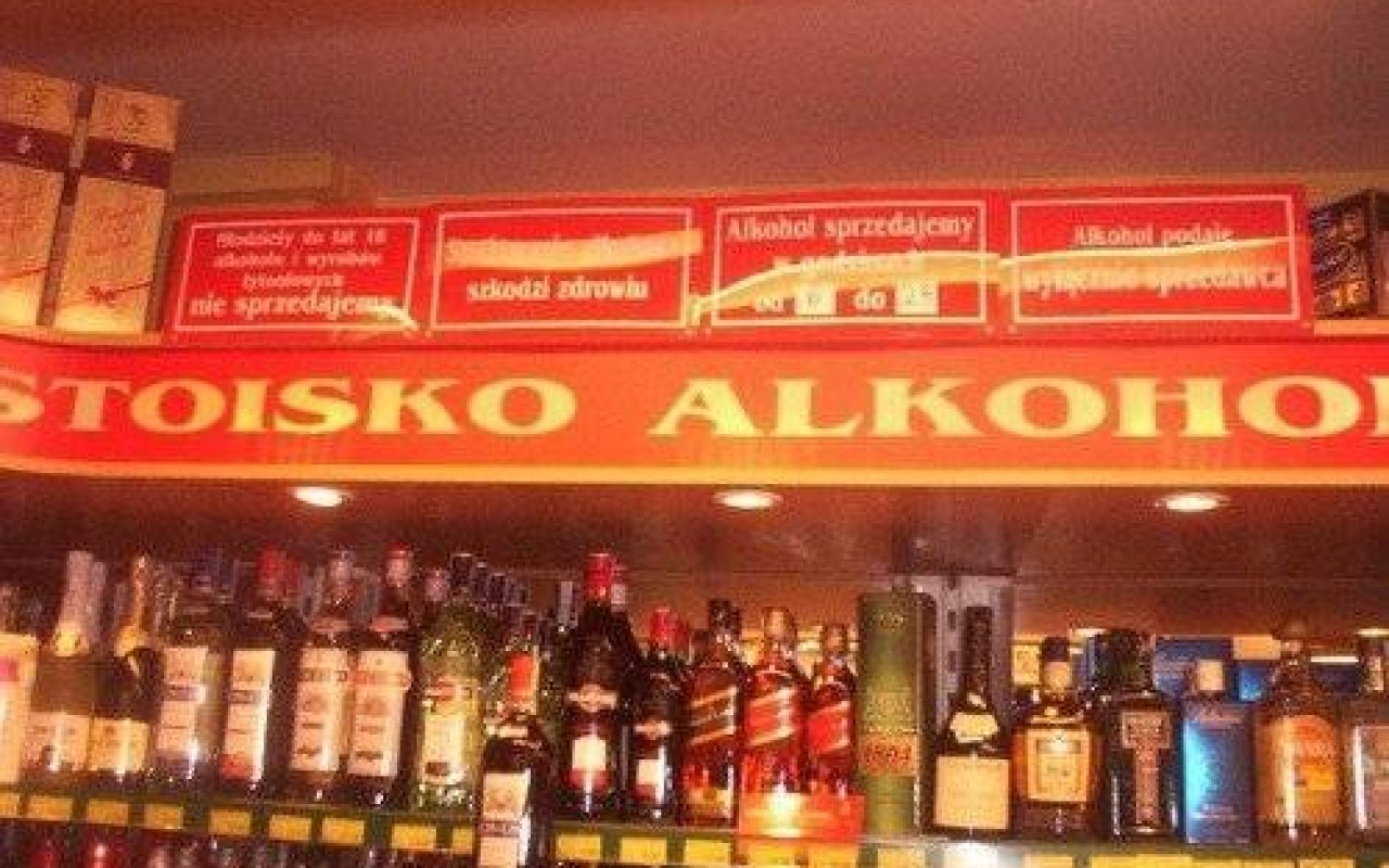 KĘTY. Sprzedała piwo niepełnoletnim młodzieńcom