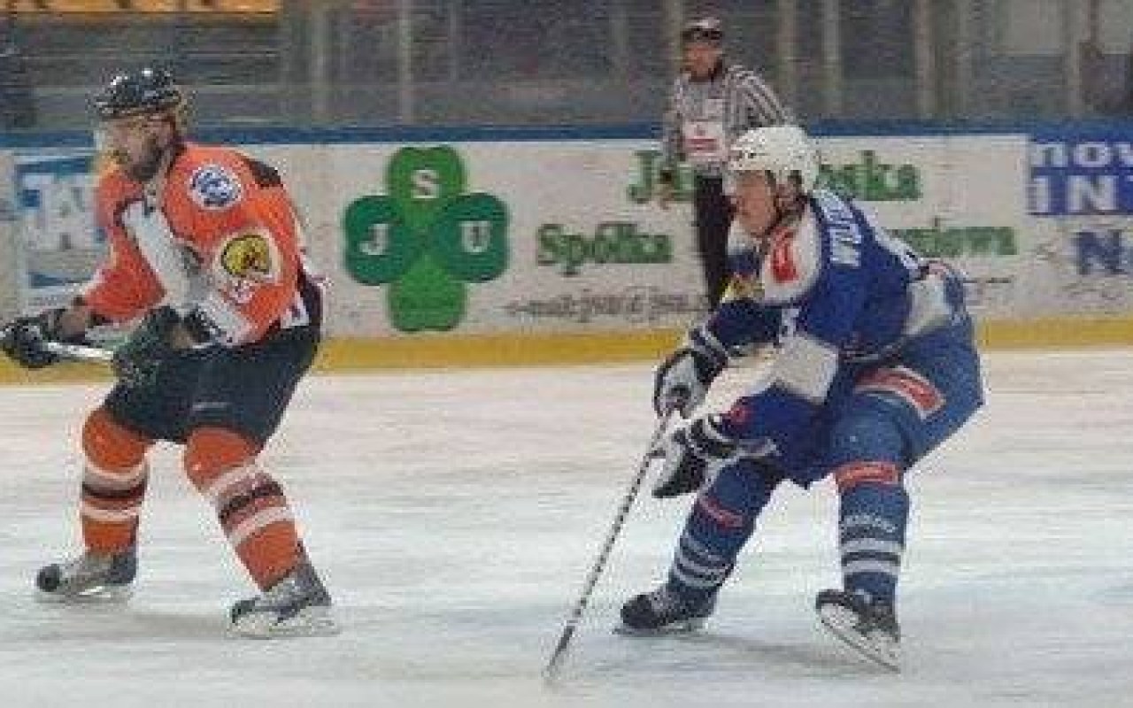 HOKEJ NA LODZIE. Sprawdzają formę i ...obcokrajowców