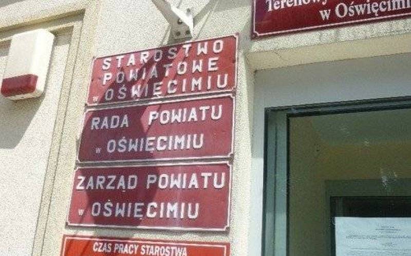 POWIAT. Skąd ten smród? Uwaga. Urzędnicy coś wyniuchali. Starosta zawiadomił prokuraturę