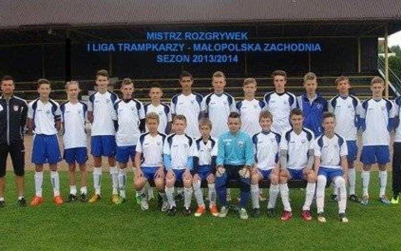 PIŁKA NOŻNA. Mistrz w biało-niebieskim kolorze!