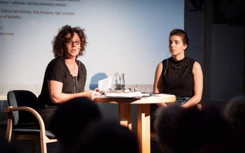 POEZJA. Literatura totalna. Widok z głębokiej wieży