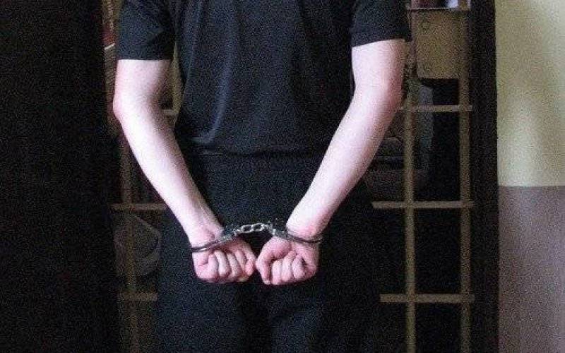 BRZESZCZE. Domownik przyłapał włamywacza. Policjanci schwytali sprawcę włamania i kradzieży rozbójniczej