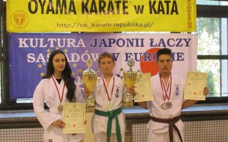 KARATE. Komplet medali dla brzeszczan