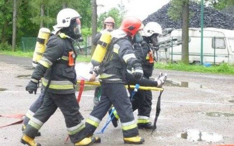 ZAWODY. Wspinaczka po drabinie i pożarniczy tor przeszkód