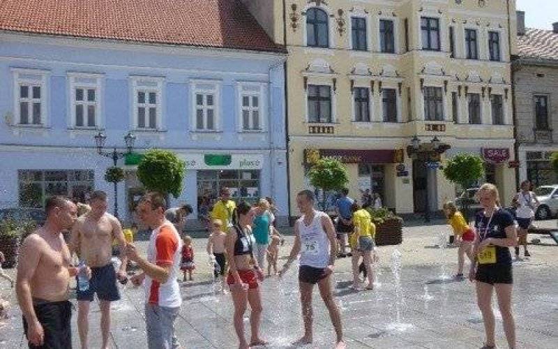 OŚWIĘCIM. Start i meta na rynku, finał w fontannie - ZDJĘCIA