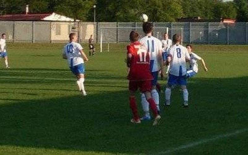 PIŁKA NOŻNA. Przekonujące zwycięstwo biało-niebieskich