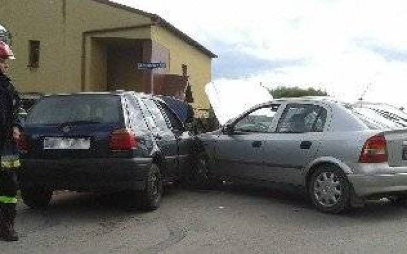 PIOTROWICE. Zderzenie samochodów na skrzyżowaniu