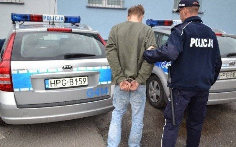 OŚWIĘCIM. Nie zatrzymał auta, próbował potrącić policjanta. 23-letni mężczyzna trafił do aresztu