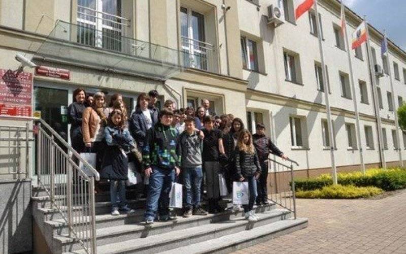 POWIAT. Brawa za teledysk. Włosi z wizytą w starostwie