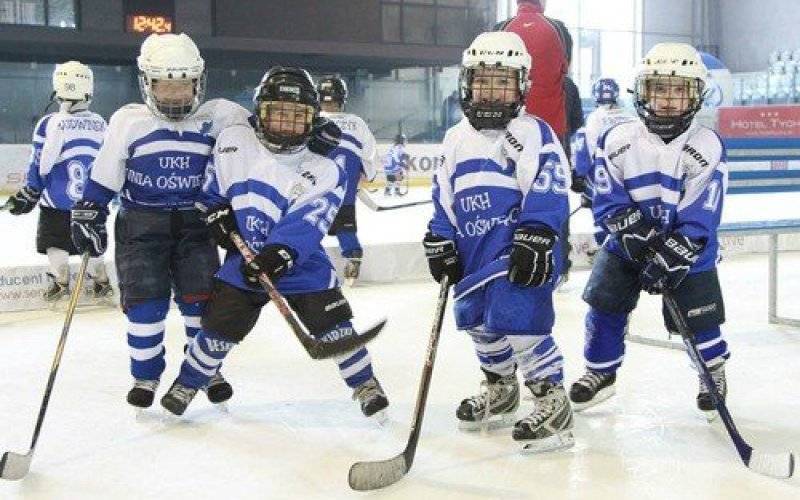 MINI-HOKEJ. Medale tylko w złotym kolorze