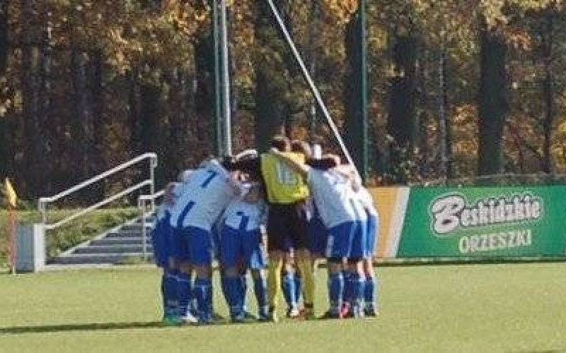 PIŁKA NOŻNA. Biało-niebieskie światełko w tunelu...