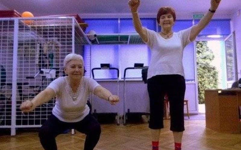 POWIAT. Seniorze - wsiądź do pociągu nie byle jakiego, bezpłatne zajęcia, bilety dla 100 osób co miesiąc...