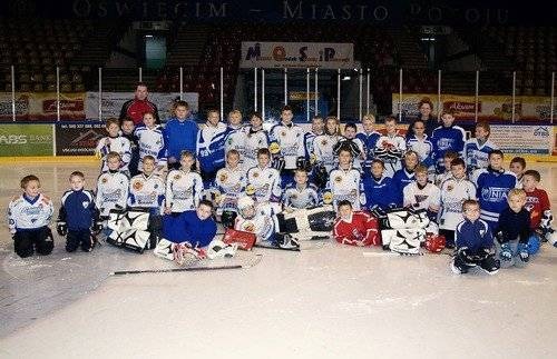 HOKEJ NA LODZIE. Zimowe ferie z krążkiem