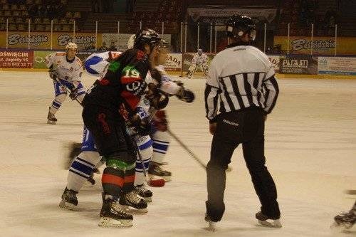 HOKEJ NA LODZIE. Tylko punkt w starciu z Tychami