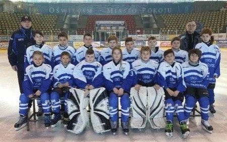 HOKEJ NA LODZIE. Młodzi oświęcimianie najlepsi w Szwajcarii!