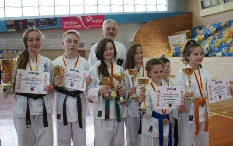 KARATE. Medalowe żniwa oświęcimian. Złoto razy cztery!