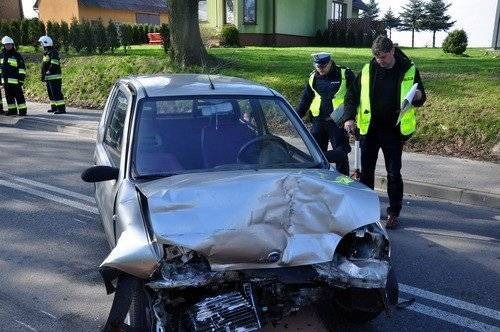 POLANKA WIELKA. Zderzenie dwóch aut i autobusu – ZOBACZ ZDJĘCIA