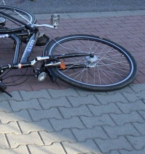 JAWISZOWICE. Czołówka fiata z rowerzystą. Ranny 14-latek